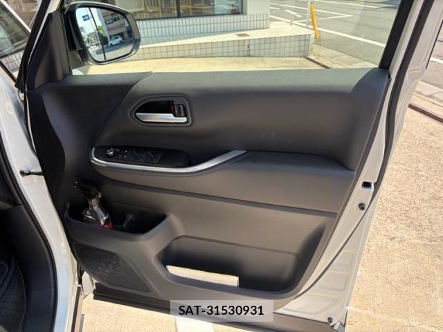 Toyota VOXY 2023-06 7458706-13