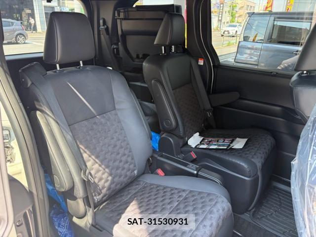Toyota VOXY 2023-06 7458706-14