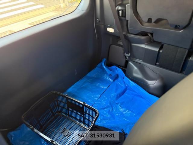 Toyota VOXY 2023-06 7458706-16