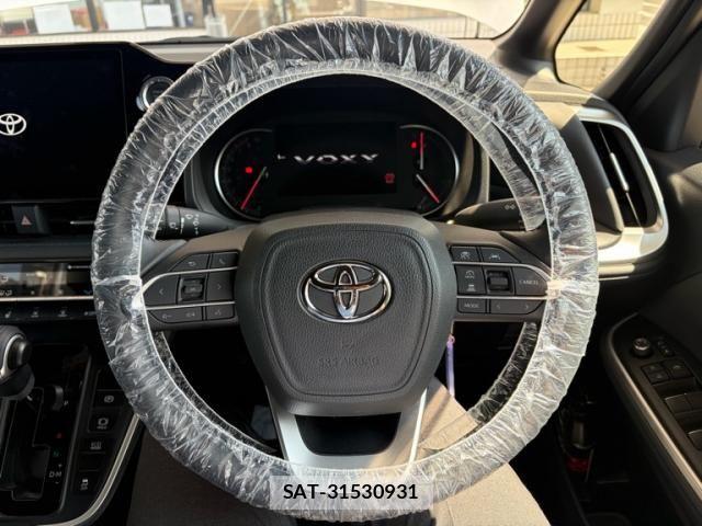 Toyota VOXY 2023-06 7458706-18