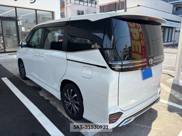 Toyota VOXY 2023-06 7458706-3
