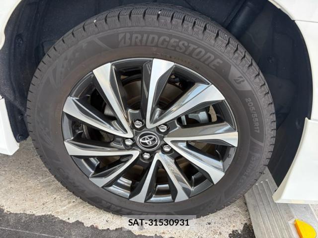 Toyota VOXY 2023-06 7458706-6