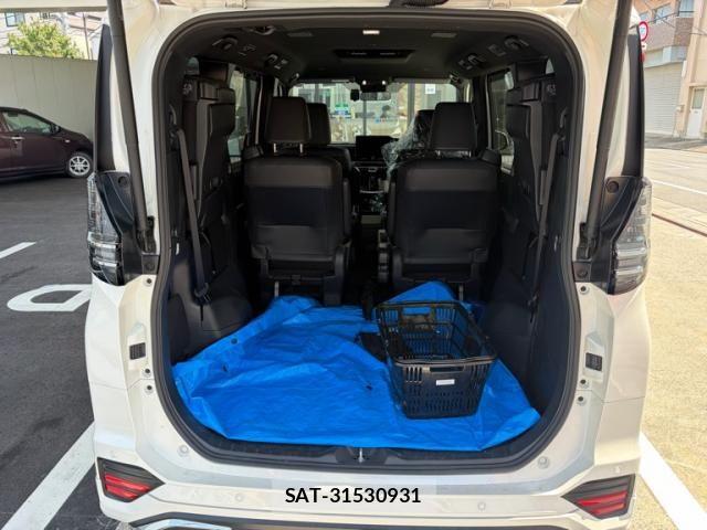 Toyota VOXY 2023-06 7458706-8