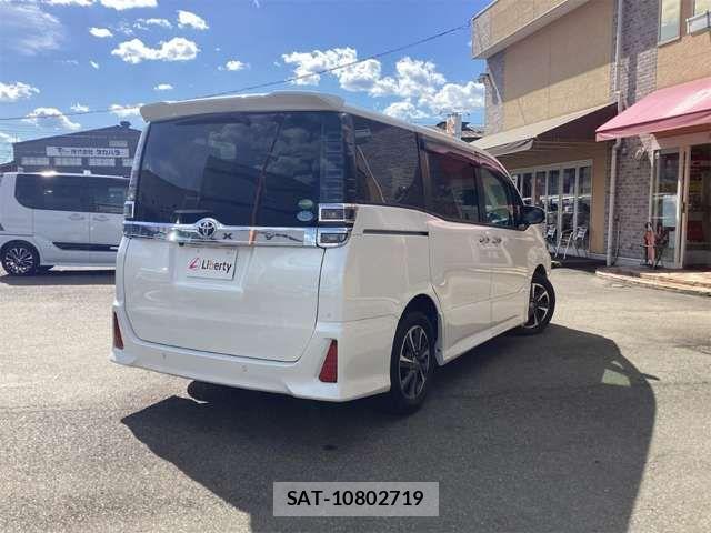 Toyota VOXY 2019-07 7458730-12