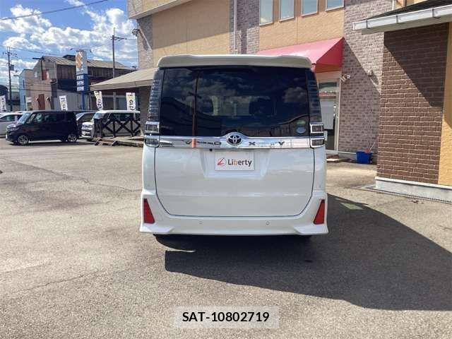 Toyota VOXY 2019-07 7458730-13