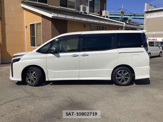 Toyota VOXY 2019-07 7458730-15