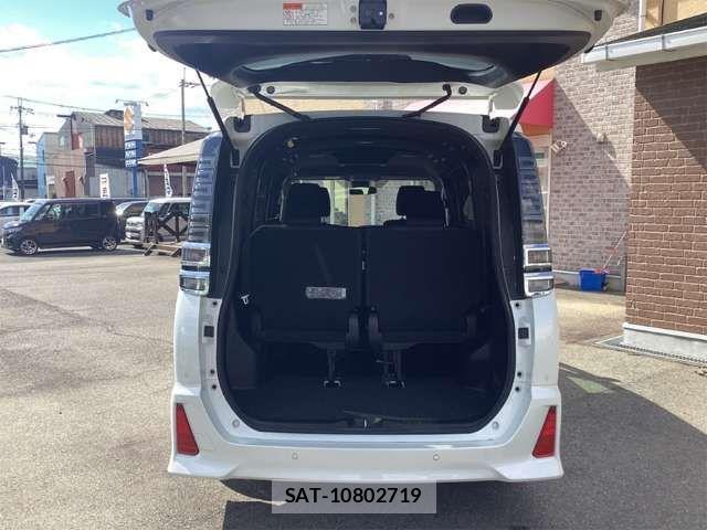 Toyota VOXY 2019-07 7458730-16