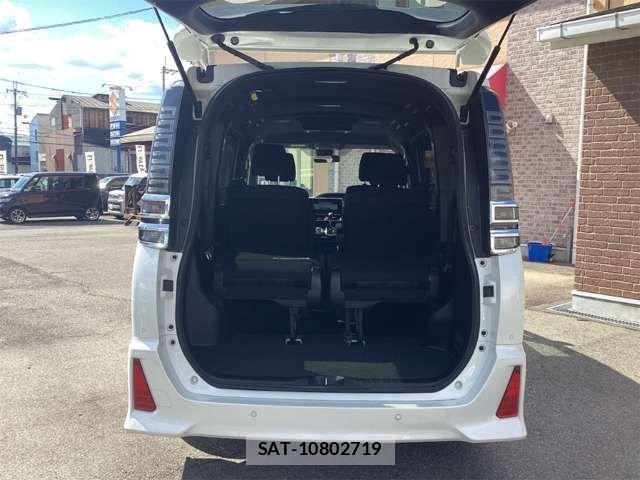 Toyota VOXY 2019-07 7458730-17