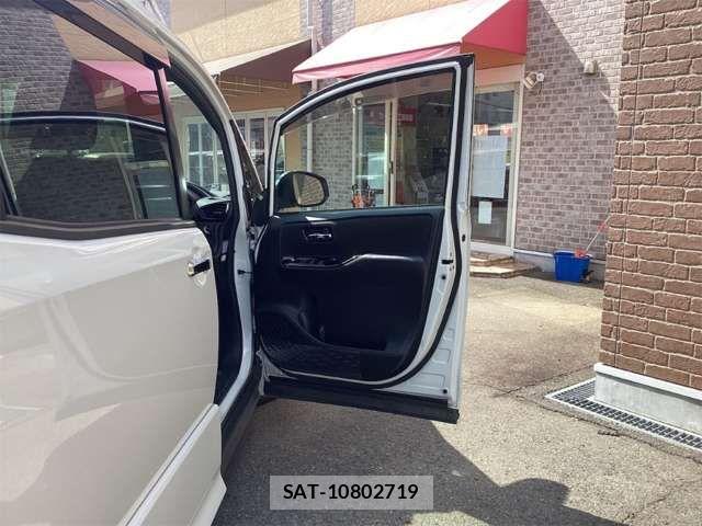 Toyota VOXY 2019-07 7458730-18