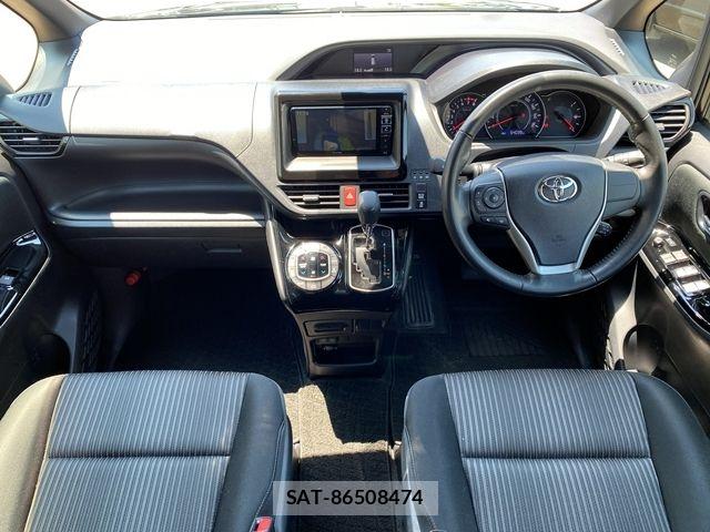 Toyota VOXY 2018-05 7458741-11