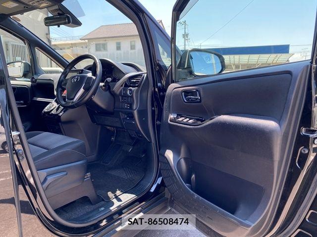 Toyota VOXY 2018-05 7458741-12