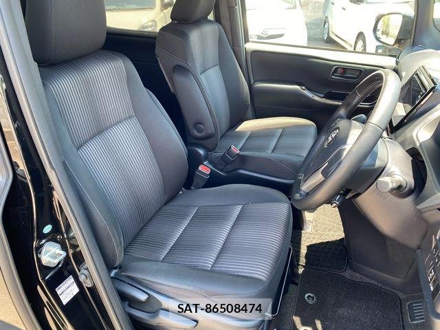 Toyota VOXY 2018-05 7458741-13