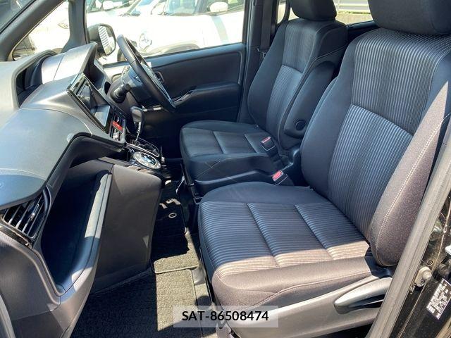Toyota VOXY 2018-05 7458741-14