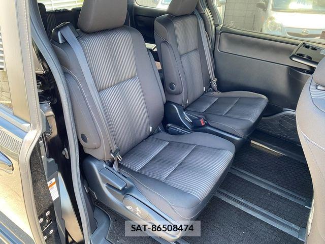 Toyota VOXY 2018-05 7458741-16