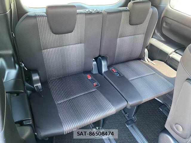 Toyota VOXY 2018-05 7458741-17