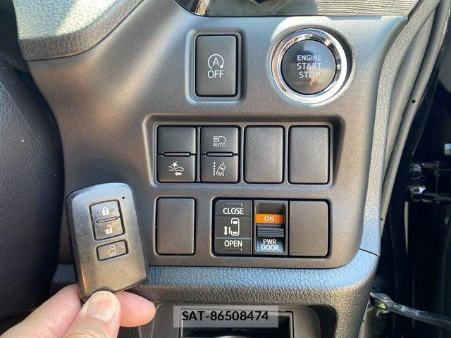 Toyota VOXY 2018-05 7458741-22