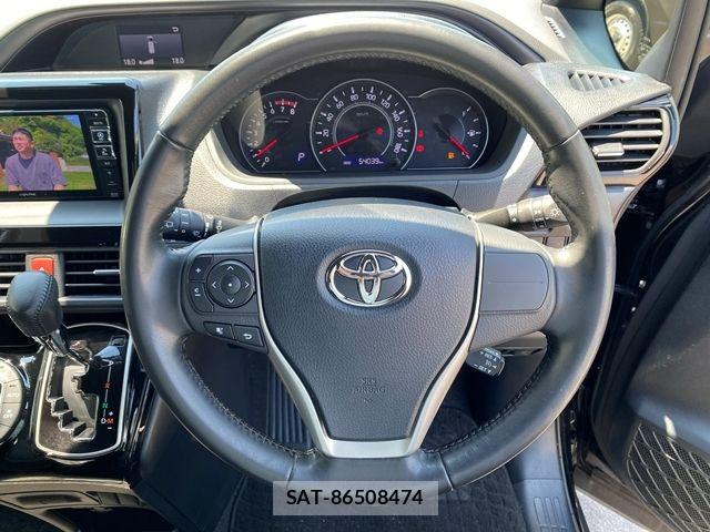 Toyota VOXY 2018-05 7458741-23