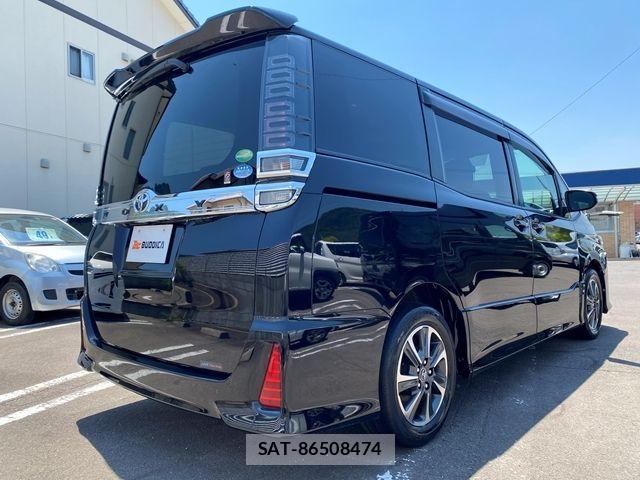 Toyota VOXY 2018-05 7458741-6