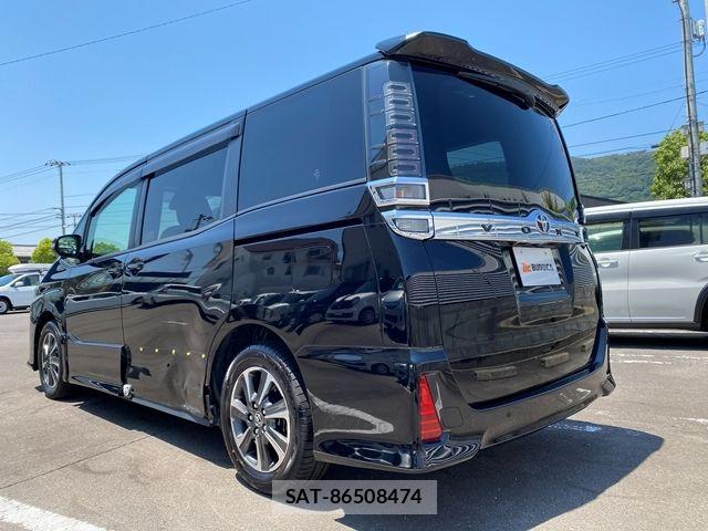 Toyota VOXY 2018-05 7458741-8