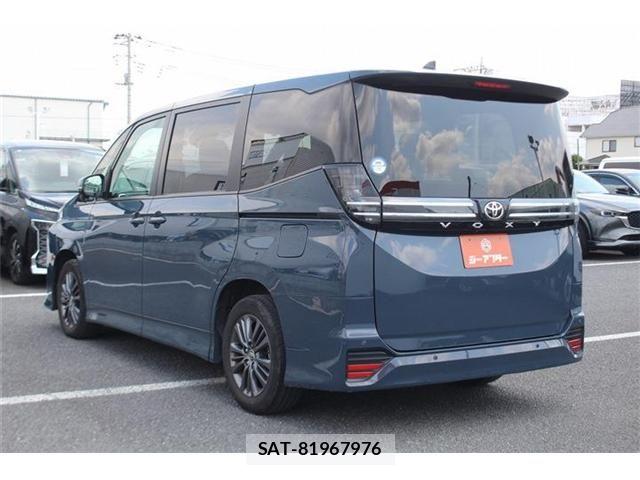 Toyota VOXY 2023-05 7458718-11
