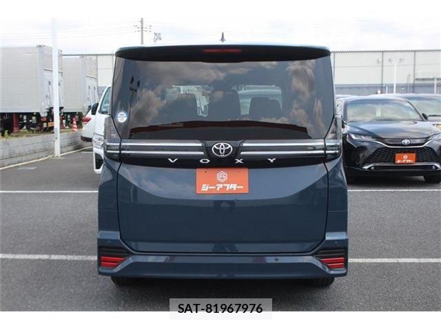 Toyota VOXY 2023-05 7458718-12