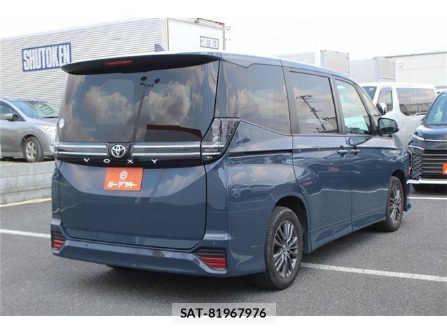 Toyota VOXY 2023-05 7458718-13