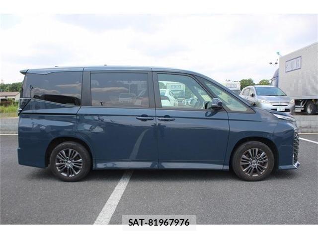 Toyota VOXY 2023-05 7458718-14