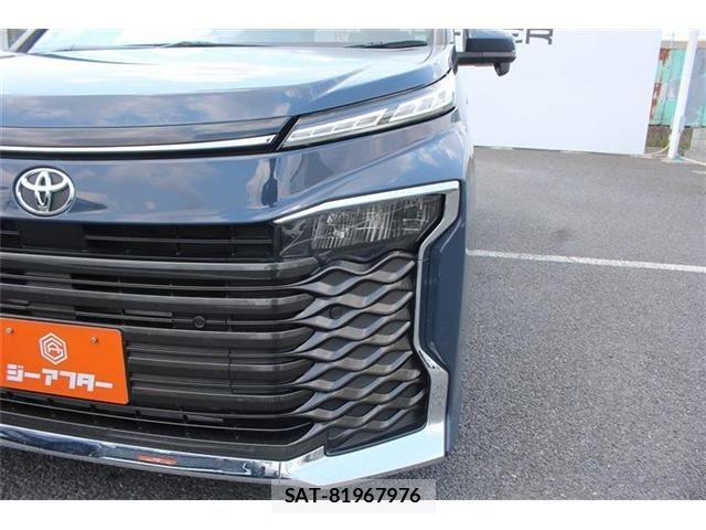 Toyota VOXY 2023-05 7458718-23