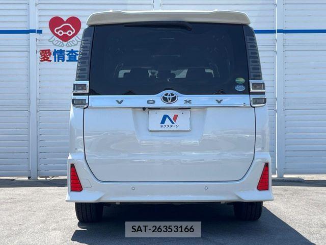 Toyota VOXY 2020-03 7458737-15