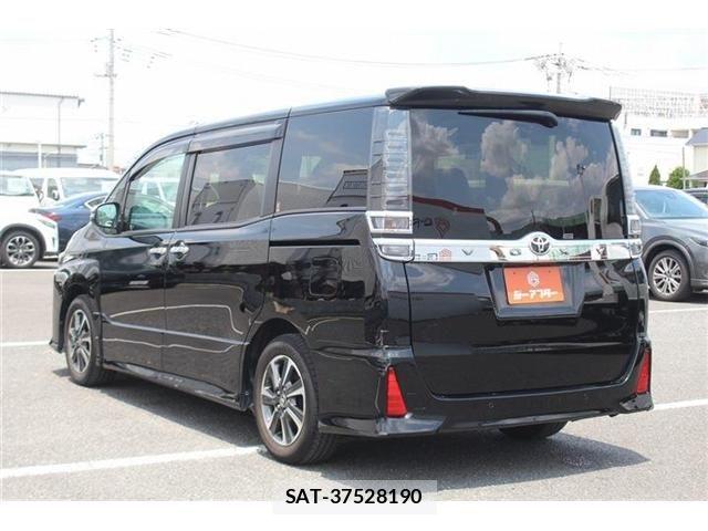 Toyota VOXY 2021-03 7458735-10