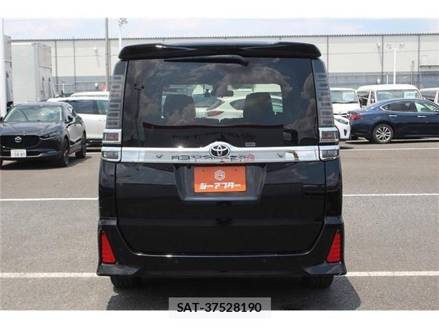 Toyota VOXY 2021-03 7458735-11