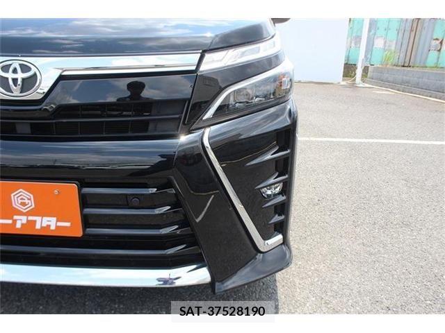 Toyota VOXY 2021-03 7458735-23
