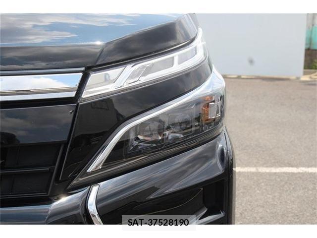 Toyota VOXY 2021-03 7458735-24