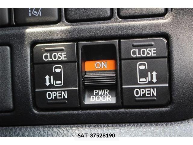 Toyota VOXY 2021-03 7458735-3