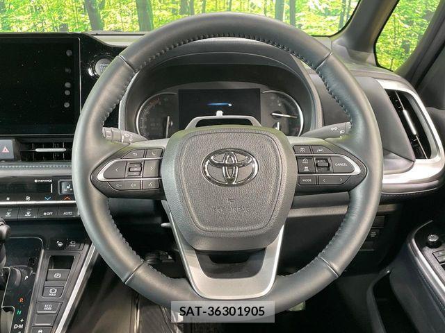 Toyota VOXY 2024-10 7458697-11