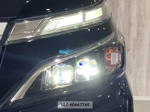 Toyota VOXY 2019-12 7458720-12