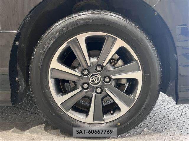 Toyota VOXY 2019-12 7458720-15