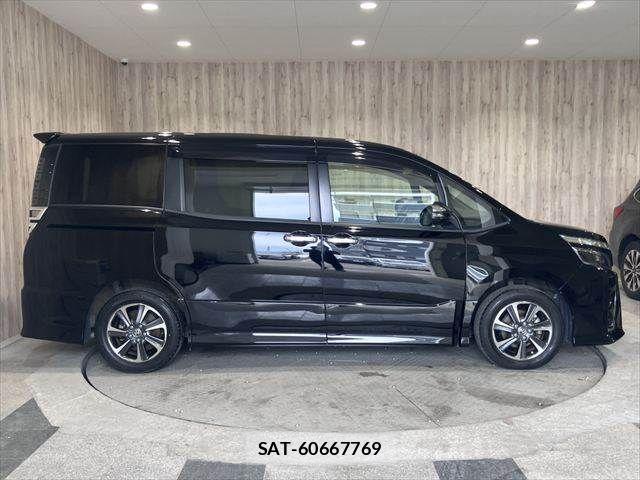 Toyota VOXY 2019-12 7458720-18