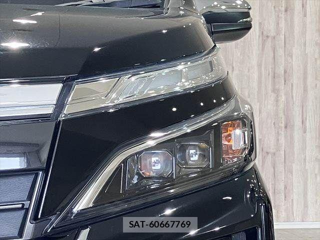 Toyota VOXY 2019-12 7458720-25