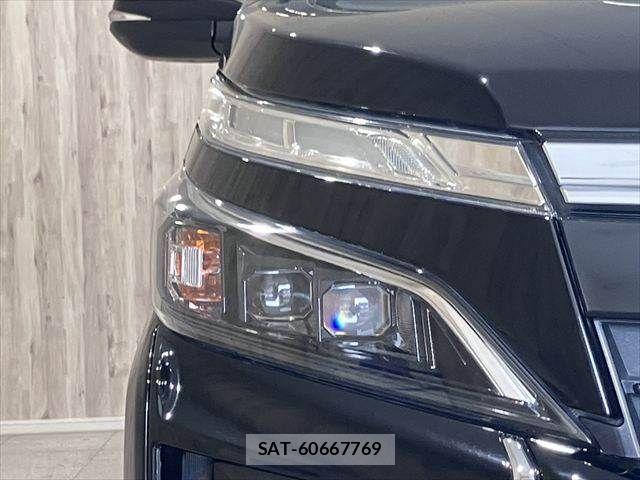 Toyota VOXY 2019-12 7458720-26