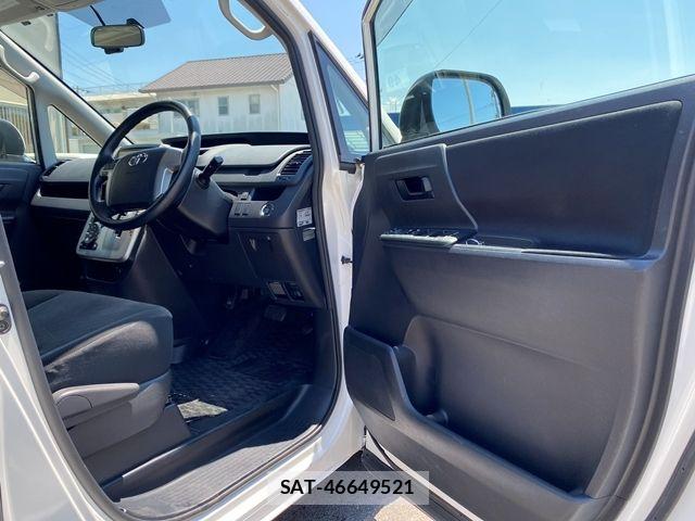 Toyota VOXY 2011-09 7458755-12