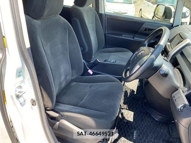 Toyota VOXY 2011-09 7458755-13