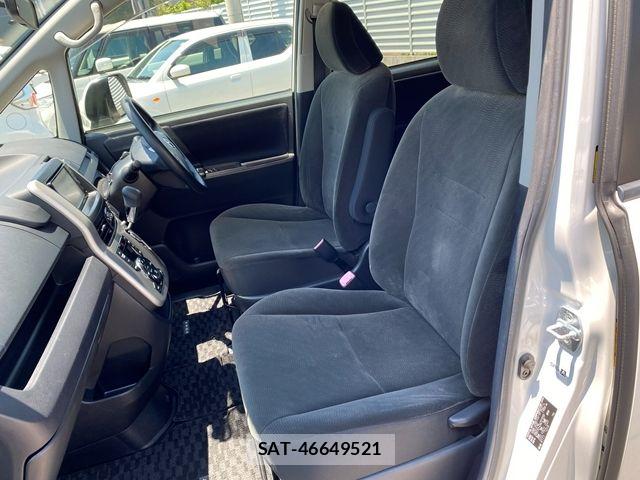 Toyota VOXY 2011-09 7458755-14