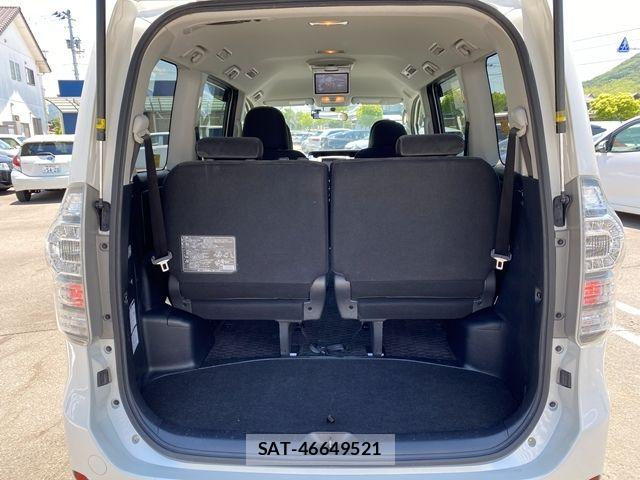 Toyota VOXY 2011-09 7458755-18