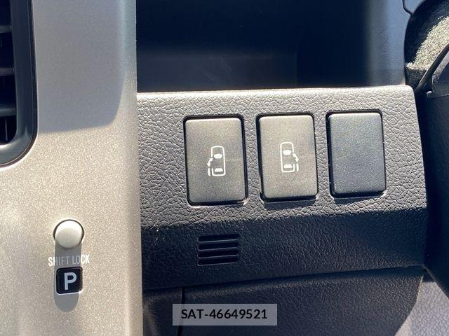 Toyota VOXY 2011-09 7458755-23