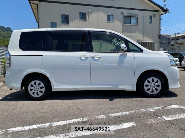 Toyota VOXY 2011-09 7458755-5
