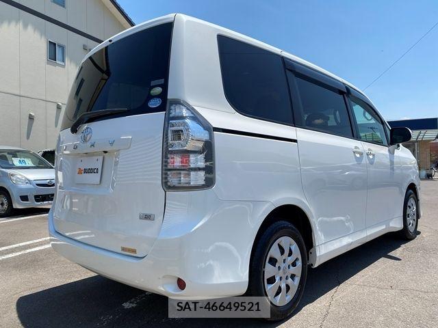 Toyota VOXY 2011-09 7458755-6