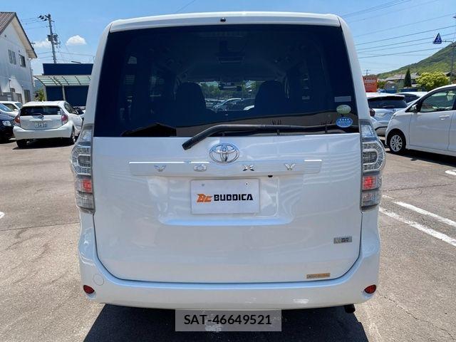 Toyota VOXY 2011-09 7458755-7