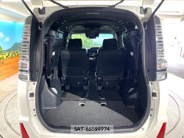 Toyota VOXY 2018-07 7458719-10