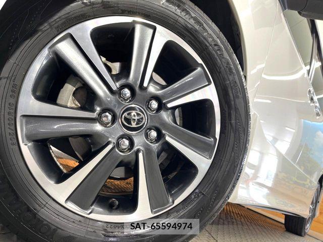 Toyota VOXY 2018-07 7458719-13
